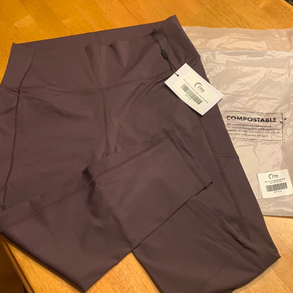Zyia Brilliant HiRise capris with pockets - wine color - size 14-16 NWT